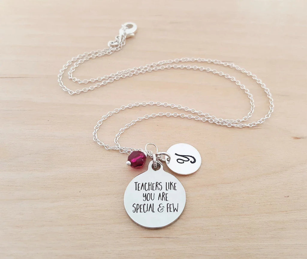 Collier « Les professeurs comme vous sont rares et précieux » – Breloque en acier inoxydable avec chaîne en argent sterling, pierre de naissance et initiale