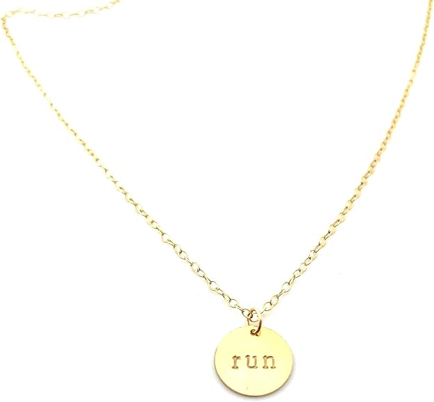 Breloque « Run » estampillée à la main – Pendentif disque en or rempli 14 carats – Bijoux de fitness pour coureurs