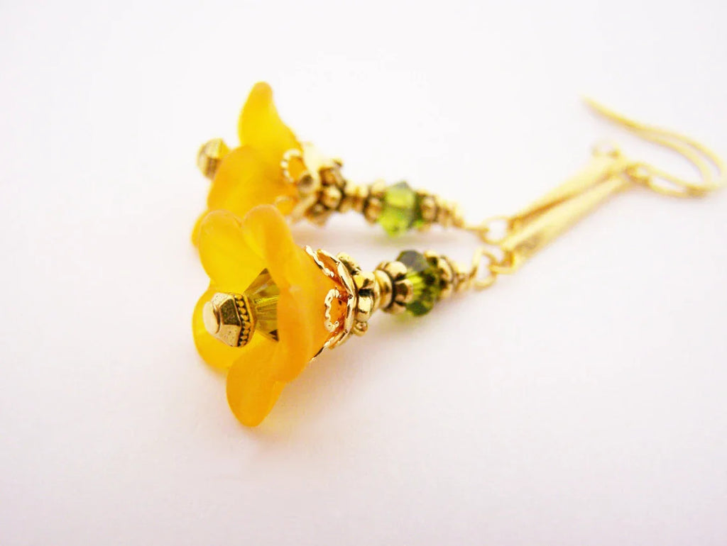 Boucles d'oreilles pendantes perlées en verre Fleur d'oranger - Boucles d'oreilles dorées - Boucles d'oreilles fleurs