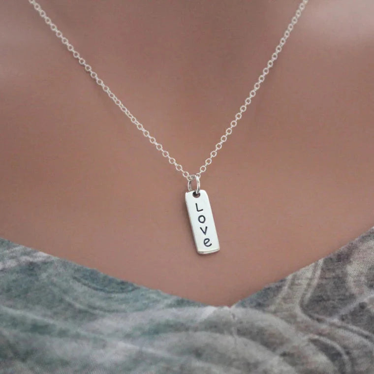 Collier Amour en Argent Sterling – Pendentif Mot Vertical sur Chaîne de 40 cm