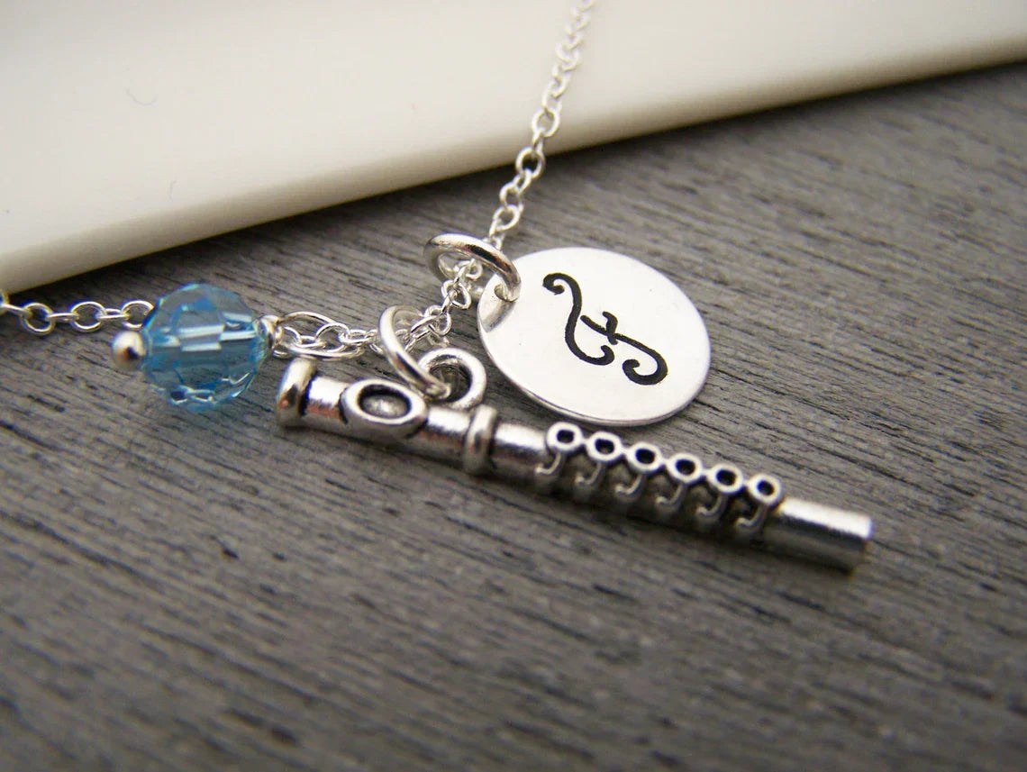 Collier Flûte – Argent Sterling avec Pierre de Naissance et Breloque Initiale