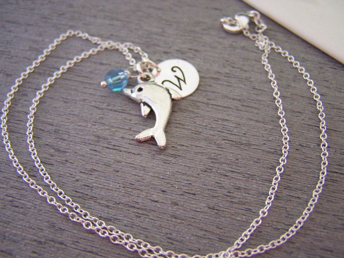 Collier Dauphin Personnalisé – Chaîne en Argent Sterling avec Pierre de Naissance et Initiale