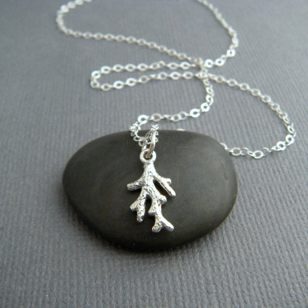 Collier mini branche de corail – Breloque en argent sterling sur chaîne de 40 cm