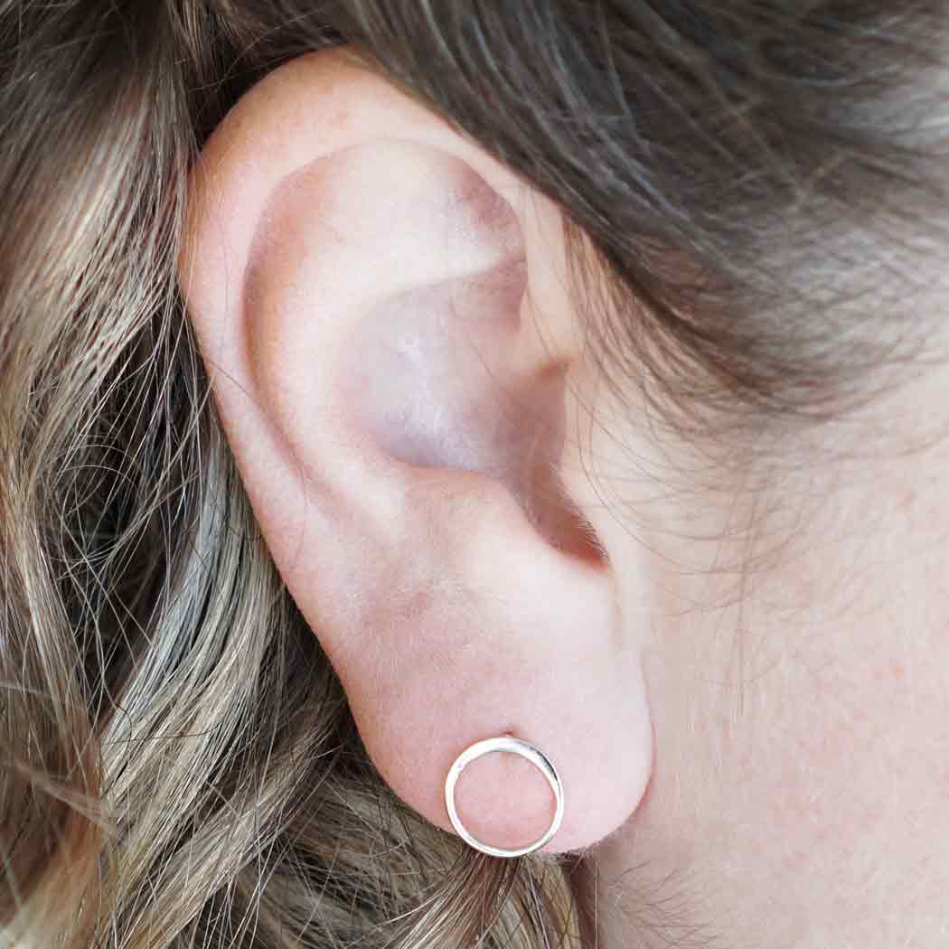 Boucles d'oreilles clous en argent sterling, cercle ouvert – Puces minimalistes 10 mm