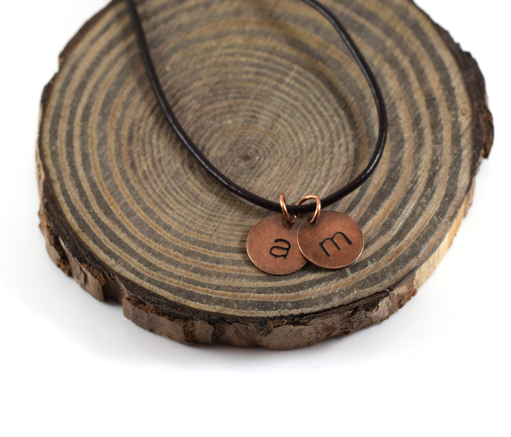 Collier Initial Personnalisé en Cuivre pour Homme – Collier Cordon en Cuir Estampillé à la Main – Bijou Initial Personnalisé Cadeau pour Lui