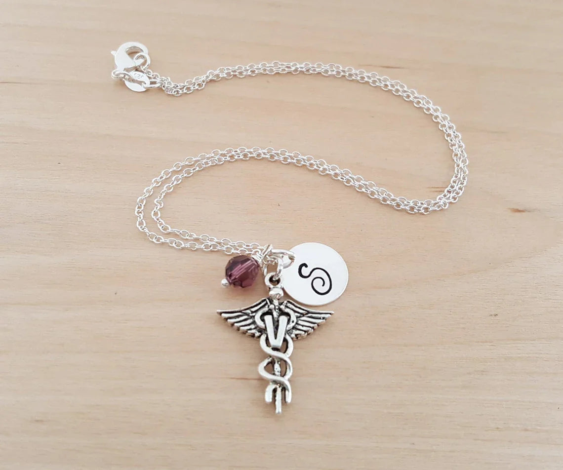 Collier personnalisé en argent sterling « Vétérinaire »