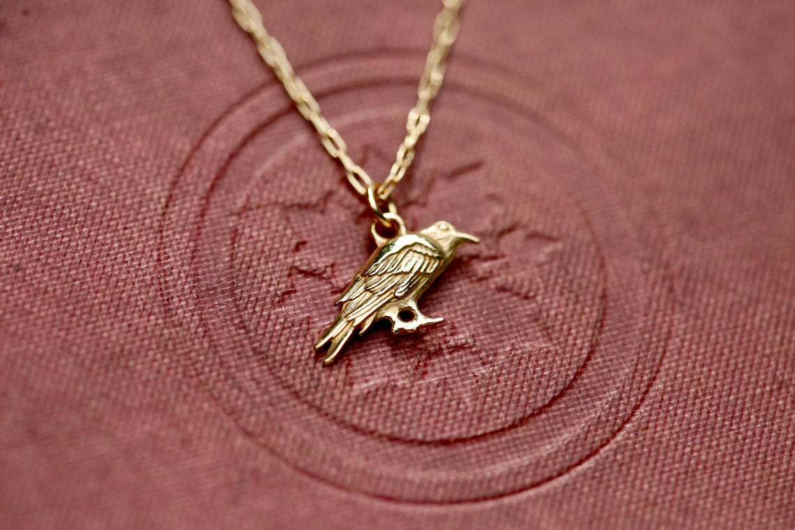 Collier Corbeau Doré – Pendentif Corbeau en Or Rempli 14k sur Chaîne de 40 cm