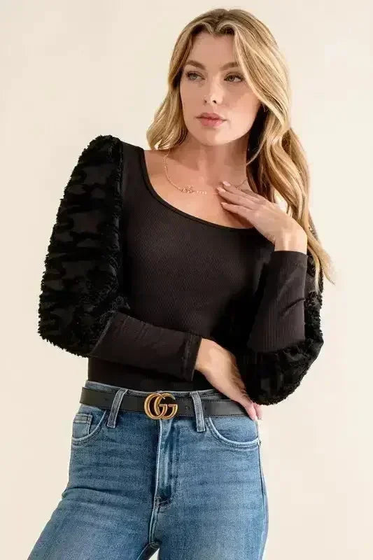 Body texturé à manches bouffantes | Détails en dentelle et boutons décoratifs - Femstylo