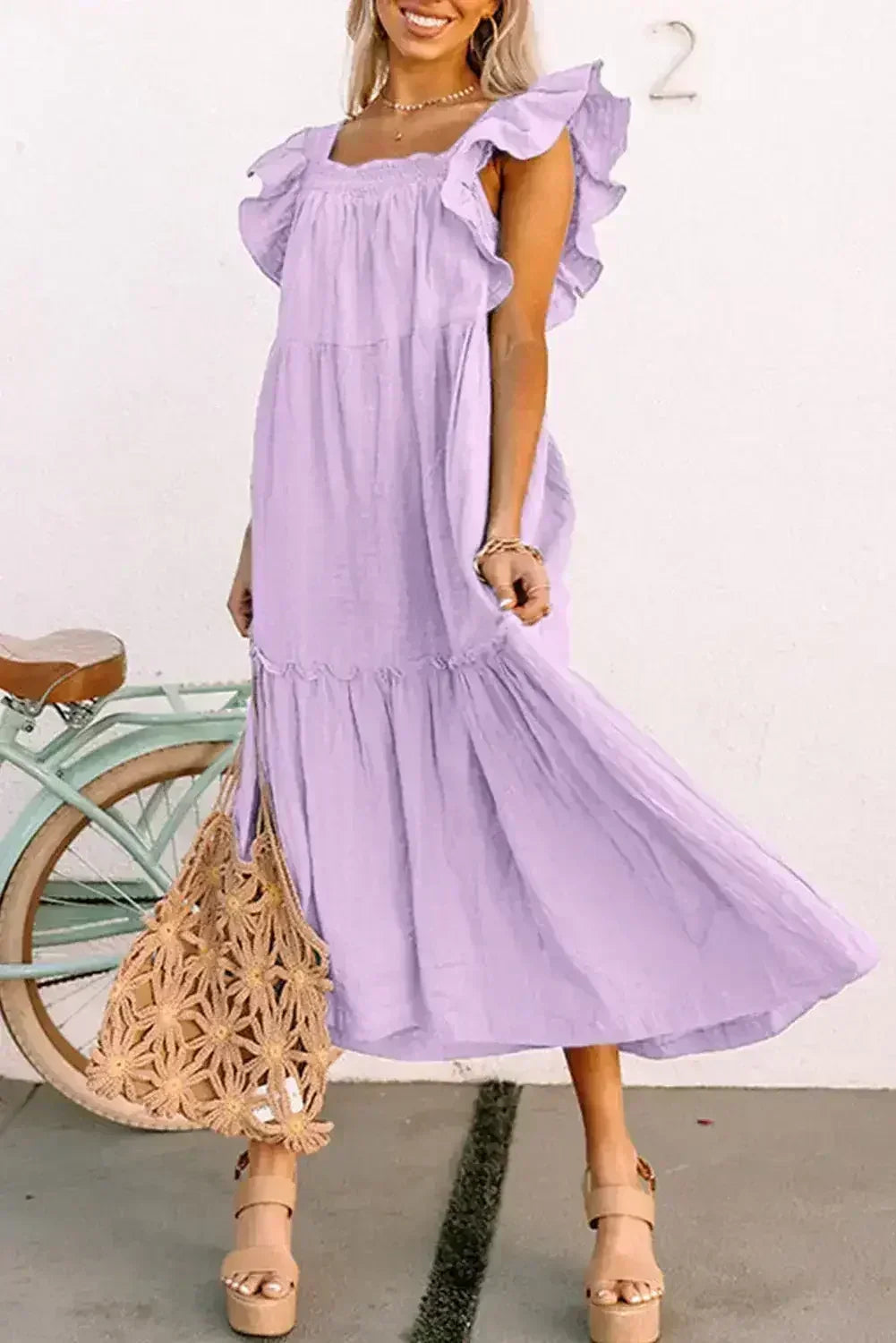 Robe longue texturée étagée à col carré et manches courtes volantées violette