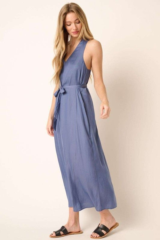 Robe longue maxi débardeur col en V ceinturée au dos croisé pour femmes – Une robe longue maxi chic, élégante et flatteuse avec un détail dos croisé unique