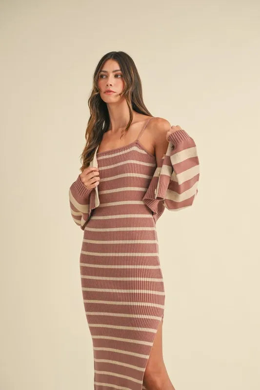 Ensemble cardigan court rayé et robe moulante – Ensemble deux pièces en tricot, robe cardigan courte rayée, ensemble robe pull douillet, tenue tricotée chic à superposer
