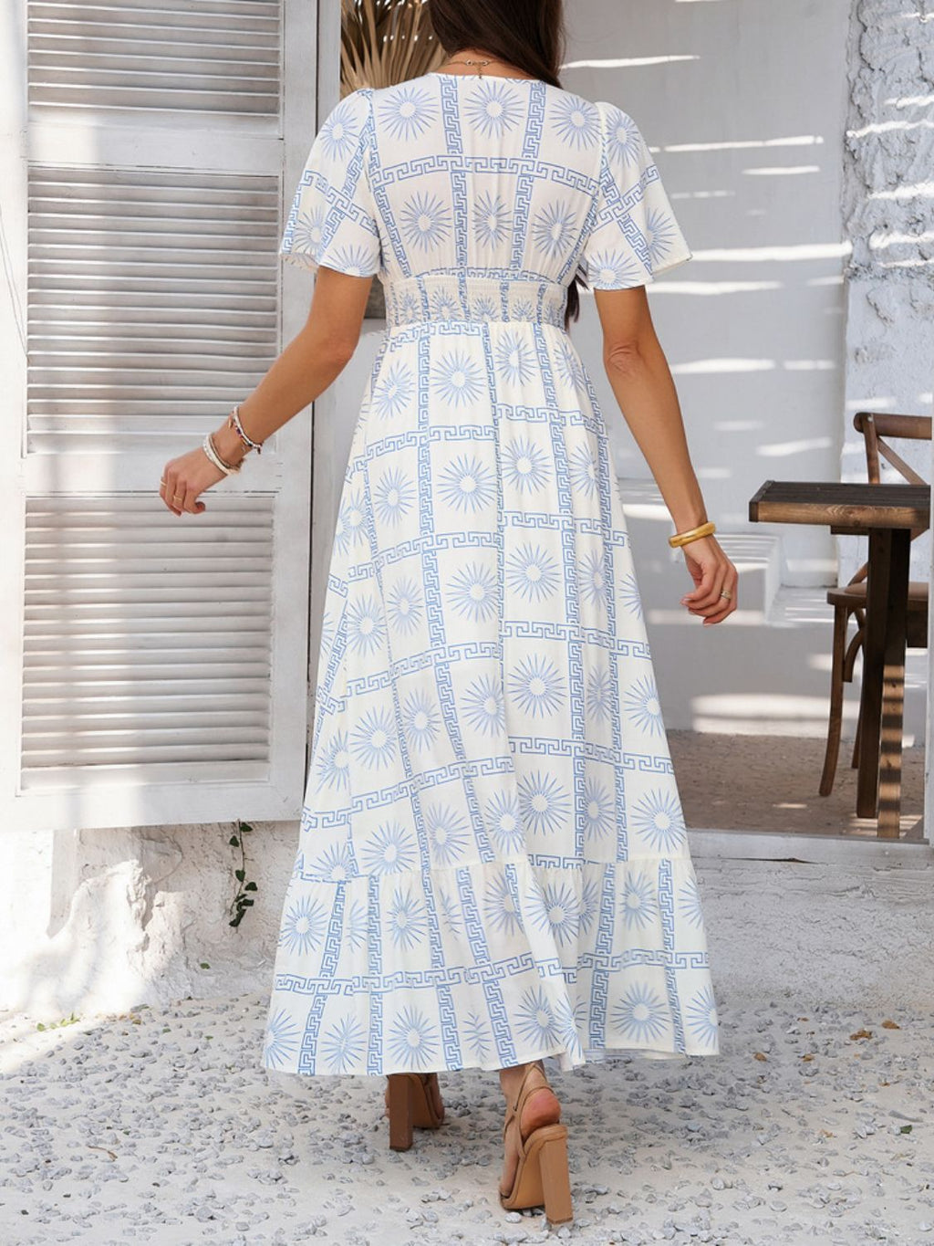 Robe longue élégante pour femme à imprimé floral, col en V et manches courtes