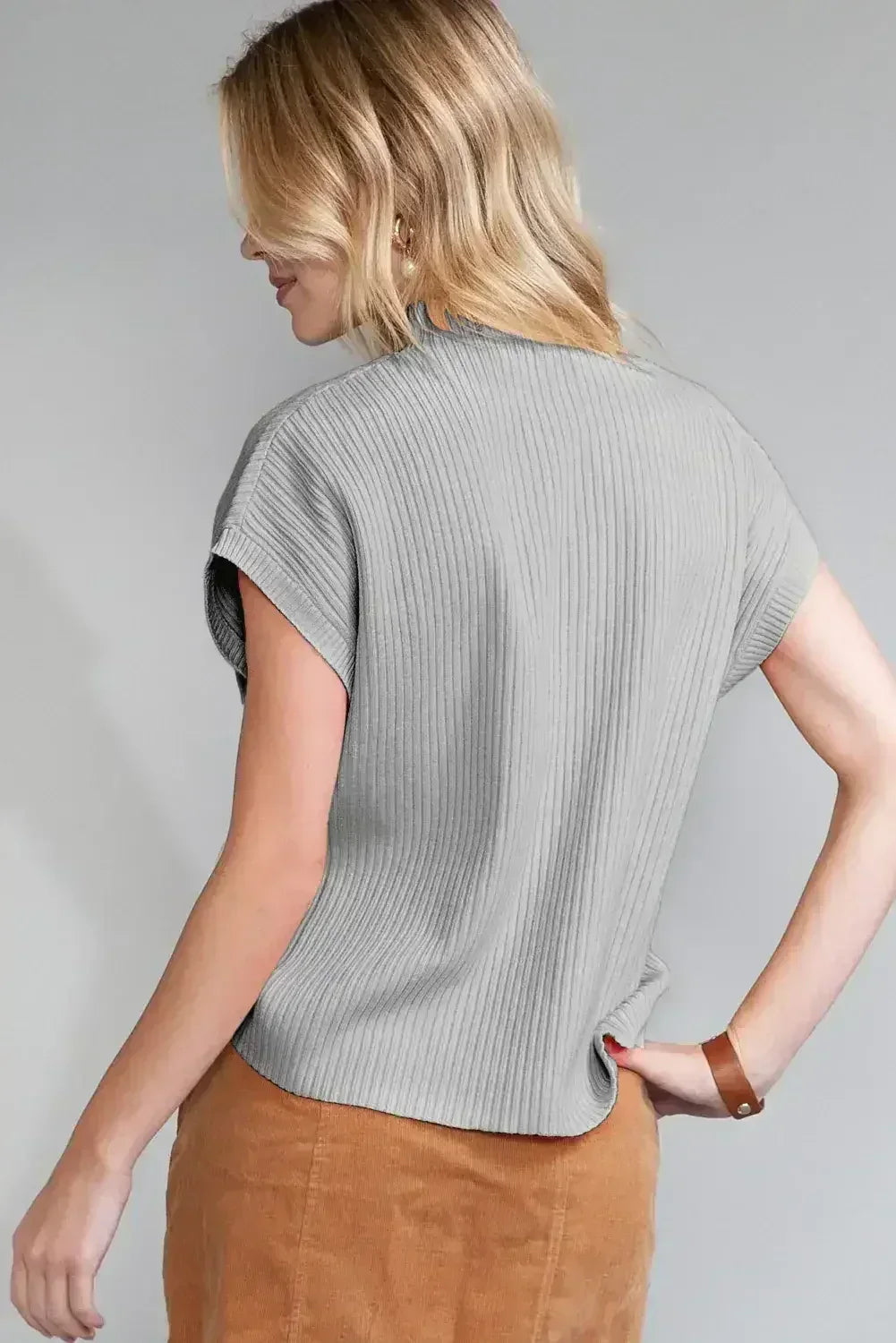 Pull à manches courtes en maille côtelée rouge minéral à poche plaquée
