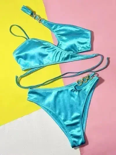 Ensemble de bikini à bretelles croisées et chaîne