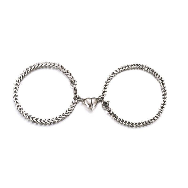 Lot de 2 bracelets magnétiques en acier inoxydable avec chaîne en acier inoxydable pour couple, homme et femme, couleur argent et or, cœurs magnétiques qui s'attirent mutuellement