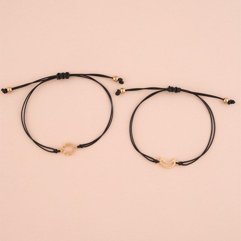 Lot de 2 bracelets de couple minimalistes avec pendentif soleil et lune, carte cadeau bijoux d'amour, bracelets en corde tressée réglables, bracelets de promesse d'amitié assortis pour meilleurs amis et couples