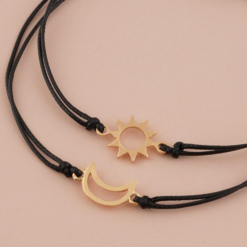 Lot de 2 bracelets de couple minimalistes avec pendentif soleil et lune, carte cadeau bijoux d'amour, bracelets en corde tressée réglables, bracelets de promesse d'amitié assortis pour meilleurs amis et couples