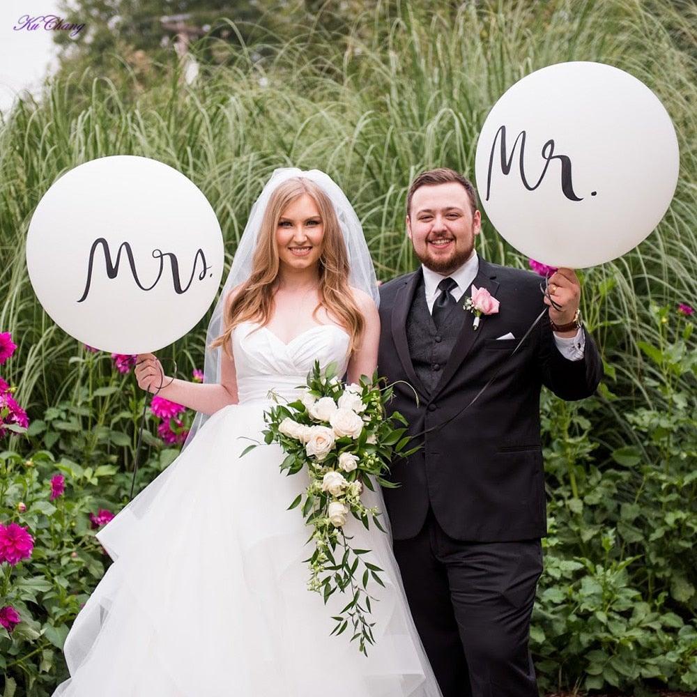 Lot de 2 ballons ronds en latex de bonne qualité de 36 pouces imprimés "Mr & Mrs" noirs et blancs pour mariage heureux et Saint-Valentin