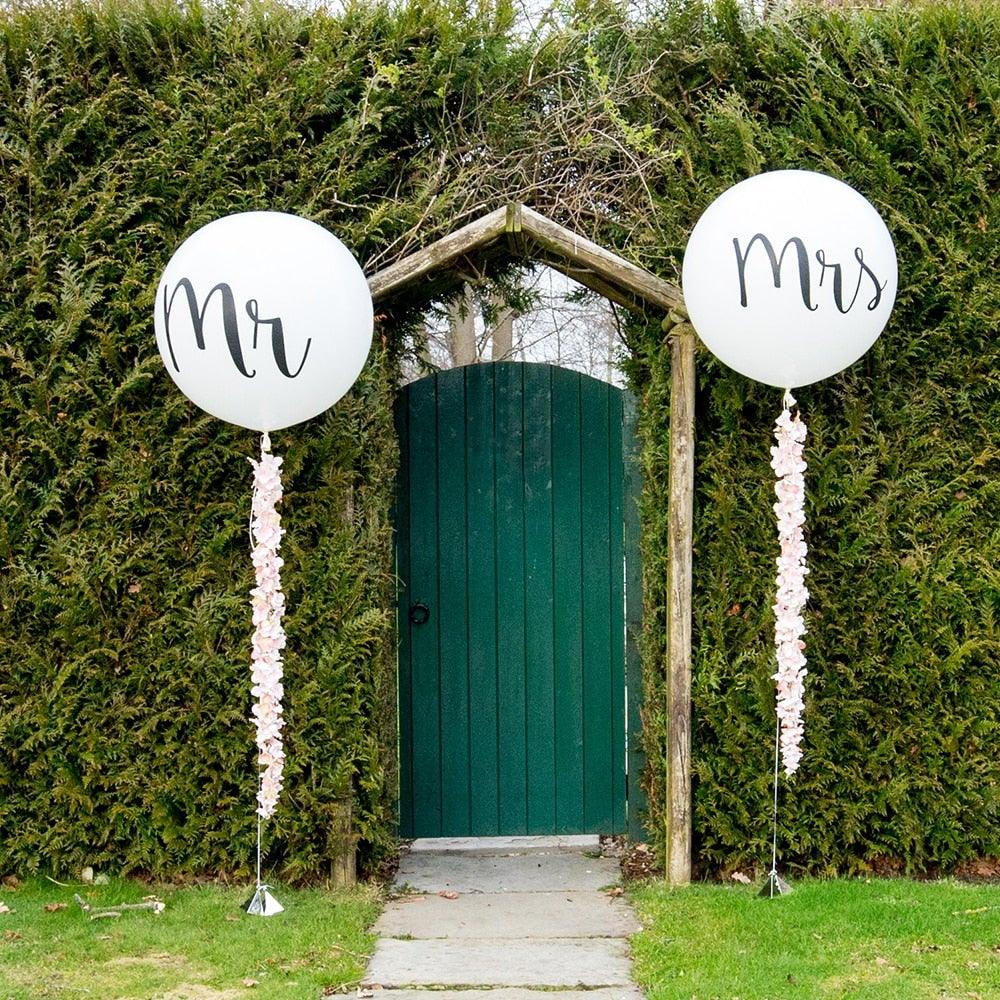 Lot de 2 ballons ronds en latex de bonne qualité de 36 pouces imprimés "Mr & Mrs" noirs et blancs pour mariage heureux et Saint-Valentin