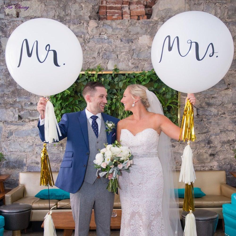 Lot de 2 ballons ronds en latex de bonne qualité de 36 pouces imprimés "Mr & Mrs" noirs et blancs pour mariage heureux et Saint-Valentin