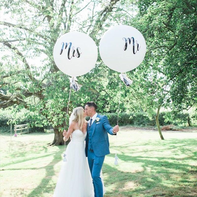 Lot de 2 ballons ronds en latex de bonne qualité de 36 pouces imprimés "Mr & Mrs" noirs et blancs pour mariage heureux et Saint-Valentin