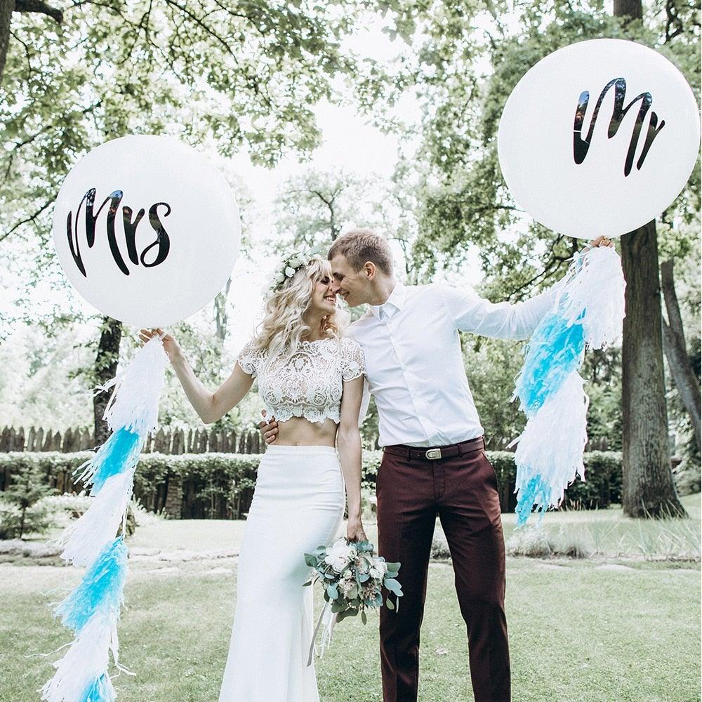 Lot de 2 ballons ronds en latex de bonne qualité de 36 pouces imprimés "Mr & Mrs" noirs et blancs pour mariage heureux et Saint-Valentin