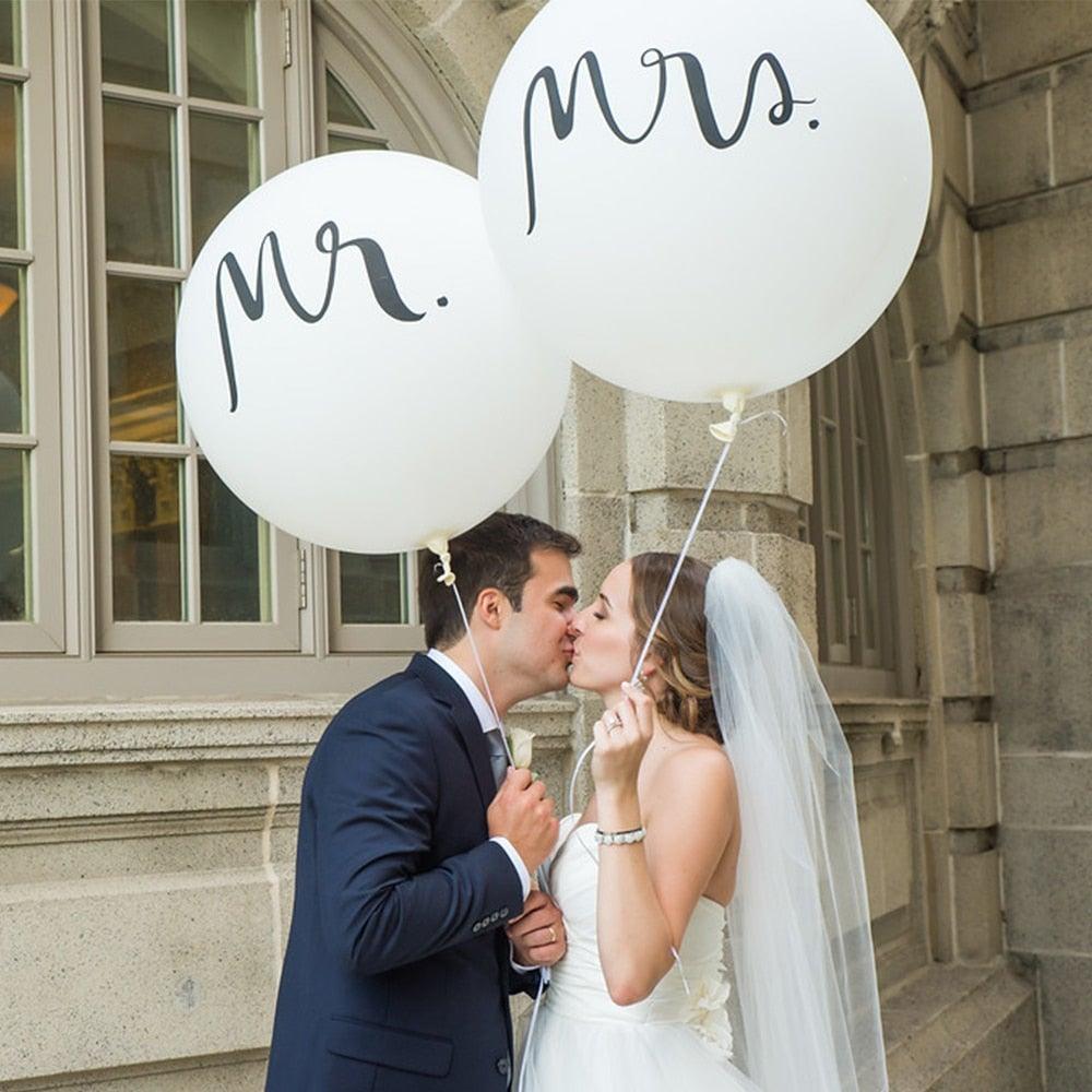 Lot de 2 ballons ronds en latex de bonne qualité de 36 pouces imprimés "Mr & Mrs" noirs et blancs pour mariage heureux et Saint-Valentin