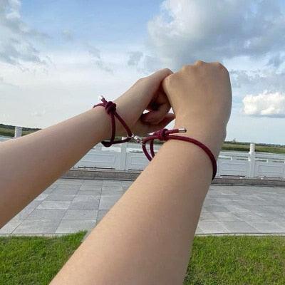 Lot de 2 bracelets magnétiques en alliage pour couple, avec boule d'attraction créative en acier inoxydable, bracelets d'amitié, promesses d'amour éternel, cadeaux de bijoux pour petit ami, petite amie, meilleur(e) ami(e)