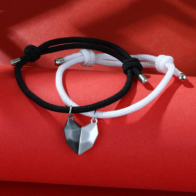 Lot de 2 bracelets magnétiques avec pendentif en forme de cœur pour homme et femme, bracelets assortis « Two Souls One Heart » pour couples, bracelets créatifs aimantés avec pierre de vœux pour amoureux