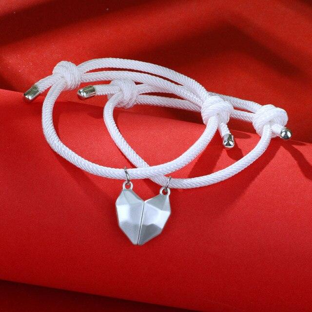 Lot de 2 bracelets magnétiques avec pendentif en forme de cœur pour homme et femme, bracelets assortis « Two Souls One Heart » pour couples, bracelets créatifs aimantés avec pierre de vœux pour amoureux