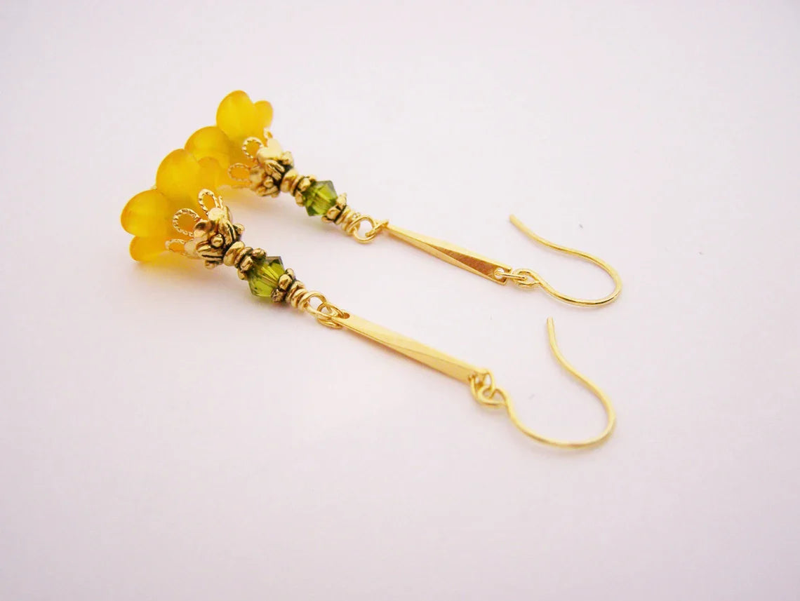 Boucles d'oreilles pendantes perlées en verre Fleur d'oranger - Boucles d'oreilles dorées - Boucles d'oreilles fleurs
