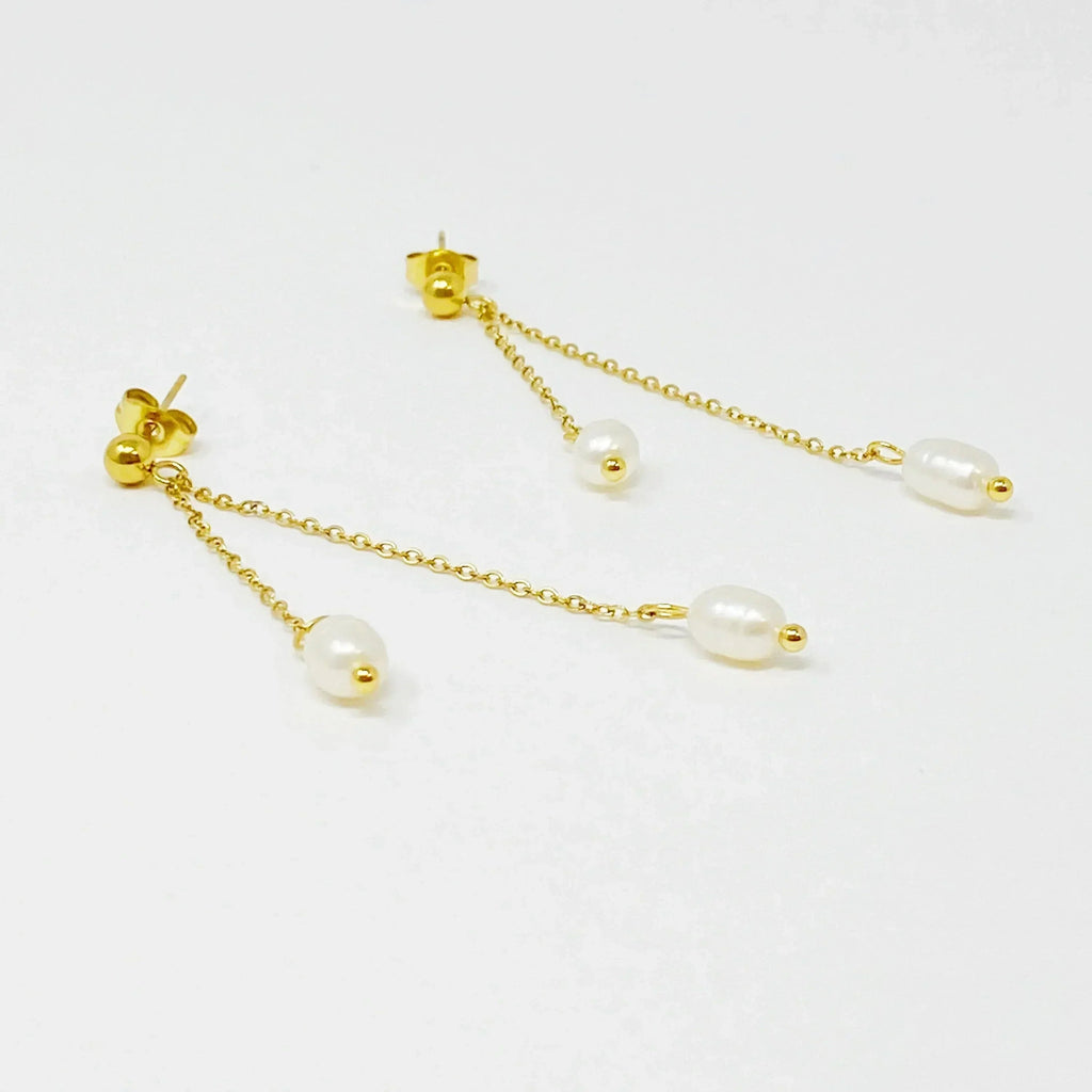 Perles d'eau douce sur boucles d'oreilles pendantes