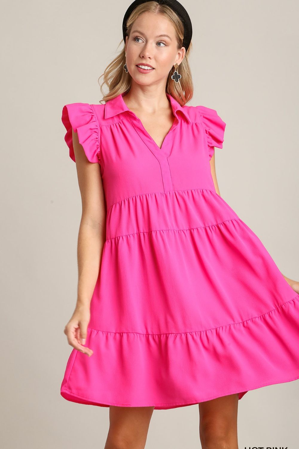 Robe rose grande taille à volants avec manches courtes et élégante, de conception classique et intemporelle