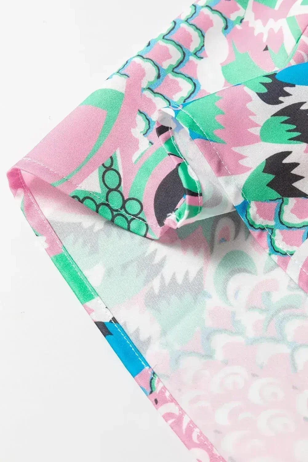 Chemisier vert fleuri à col en V – Détails noués et coupe ample | Style féminin
