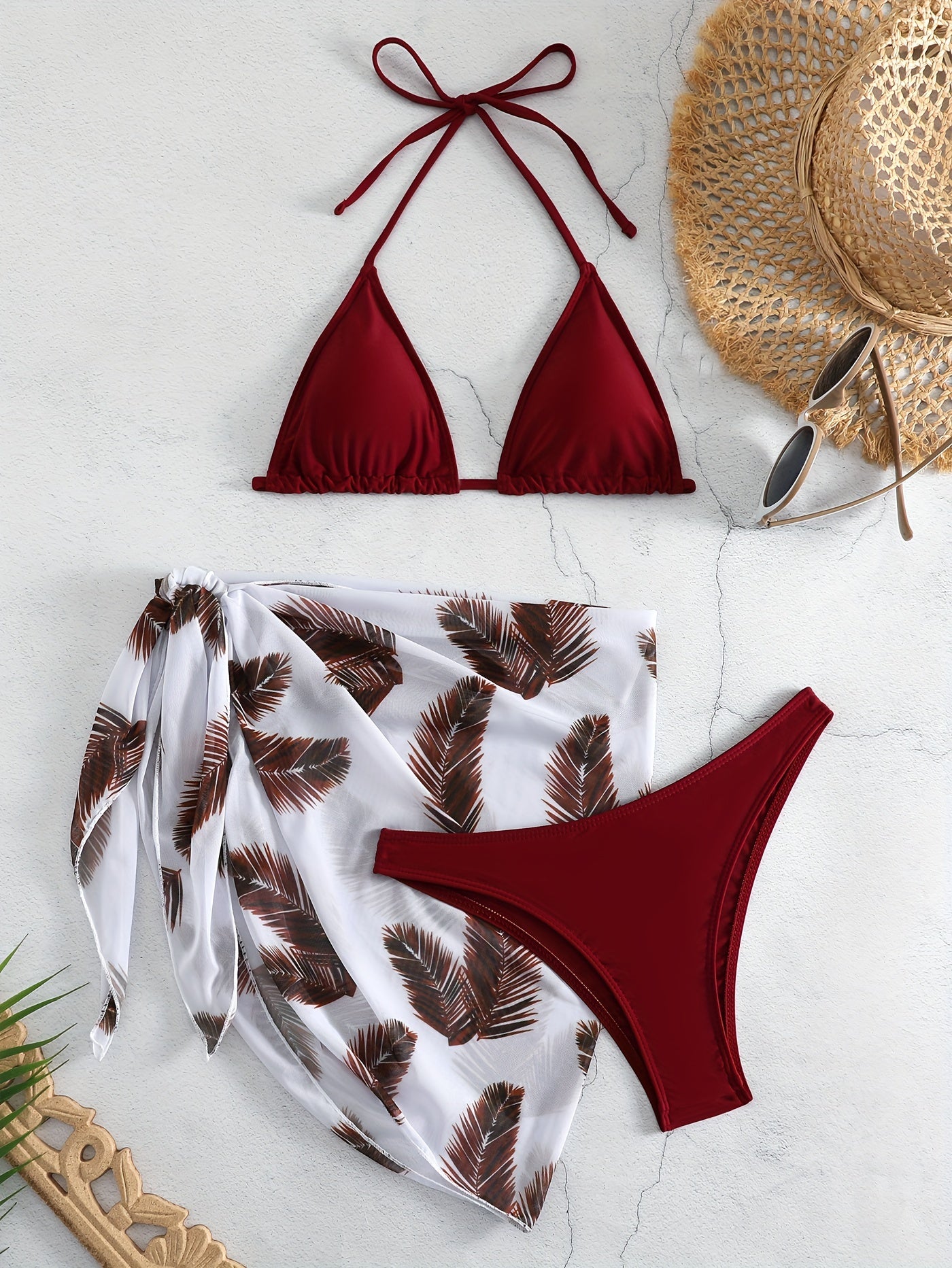 Ensemble bikini 3 pièces Feather Luxe – Maillot de bain dos nu à col licou avec imprimé plume exotique, bas de maillot taille haute à nouer et paréo – Maillot de bain extensible et confortable pour femme, idéal pour la plage et la piscine en été