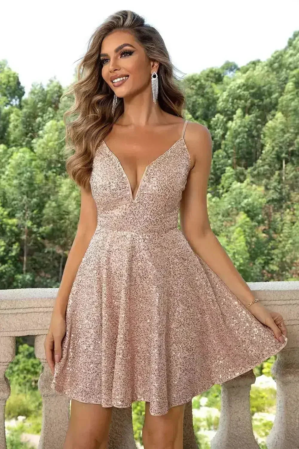 Mini-robe à bretelles fines à sequins | Tenue de soirée étincelante | Femstylo