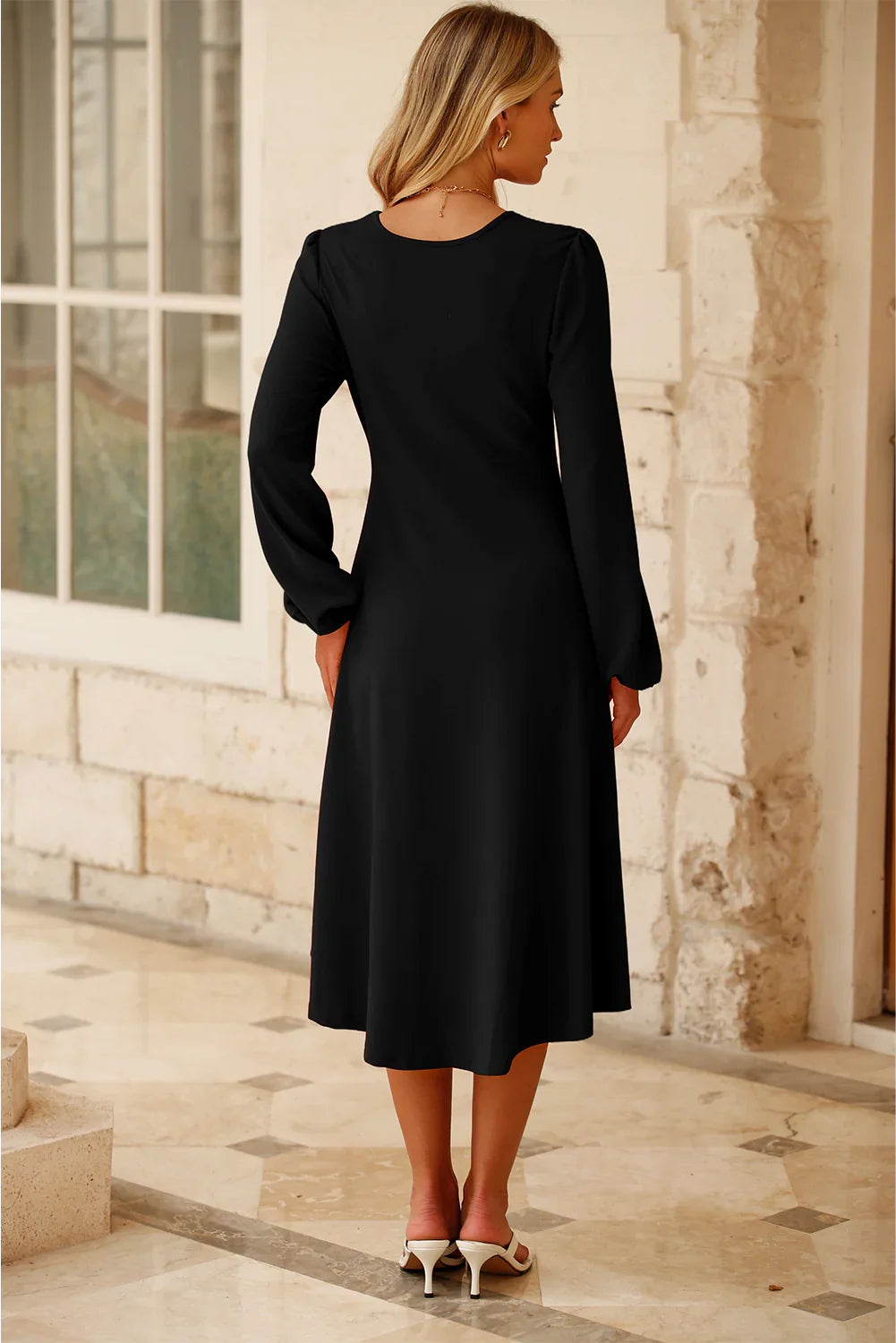 Robe midi noire à manches bouffantes et unies