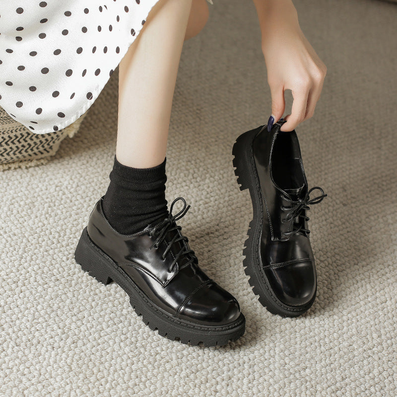 Chaussures compensées rétro unies à enfiler pour femme