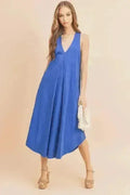 Robe midi sans manches à col en V et plis sur le devant Aemi + Co