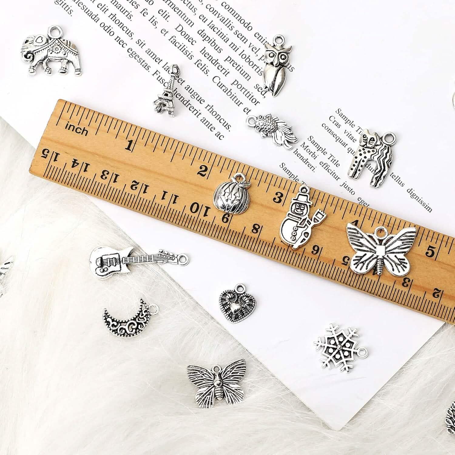 50 Pièces : Breloques Argentées pour la Fabrication de Bijoux, Vente en Gros, Pendentifs Breloques en Argent Tibétain pour Colliers, Bracelets, Boucles d'Oreilles et Fournitures d'Artisanat DIY