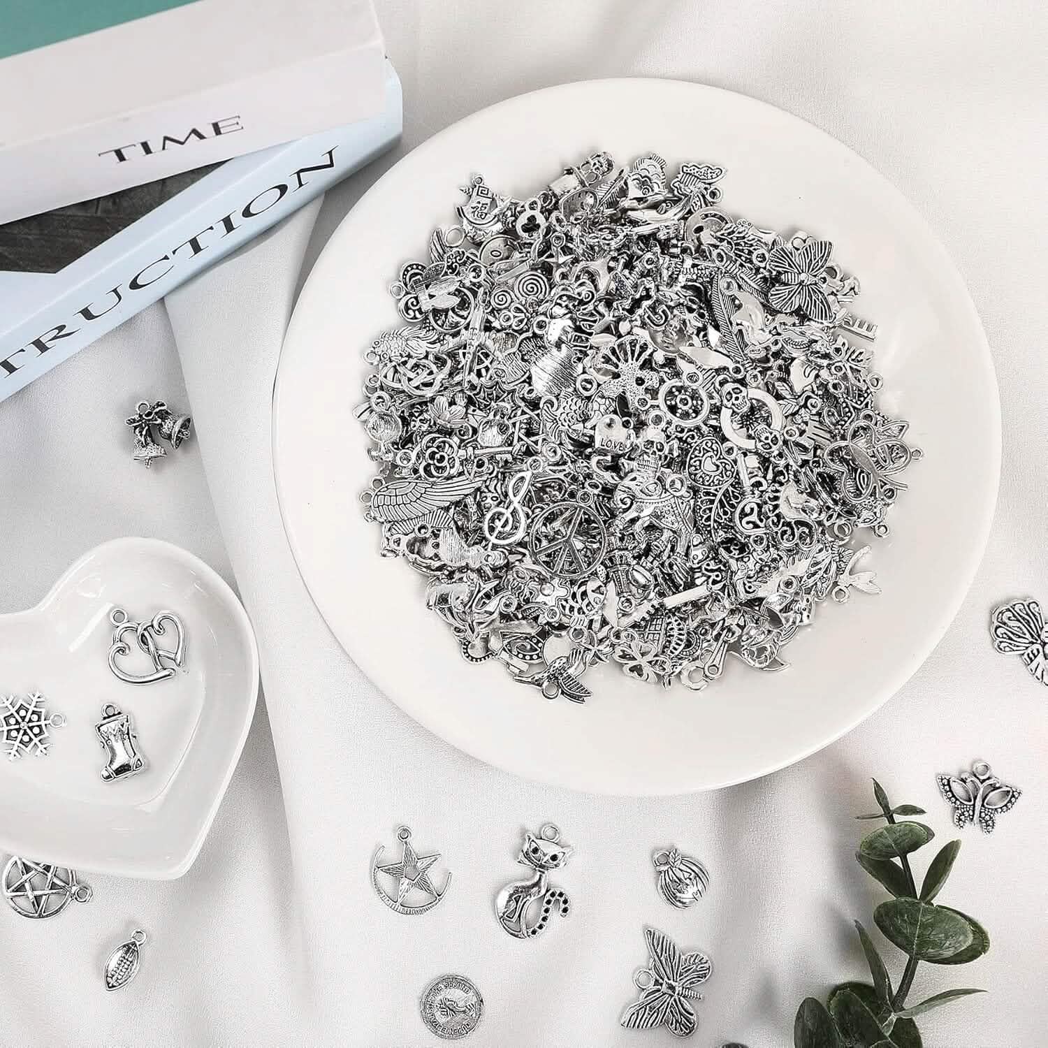 50 Pièces : Breloques Argentées pour la Fabrication de Bijoux, Vente en Gros, Pendentifs Breloques en Argent Tibétain pour Colliers, Bracelets, Boucles d'Oreilles et Fournitures d'Artisanat DIY