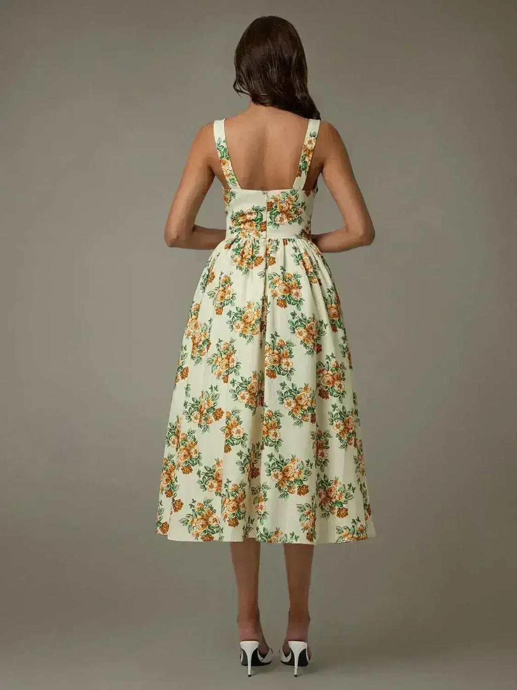 Robe midi florale sans manches bordée de dentelle