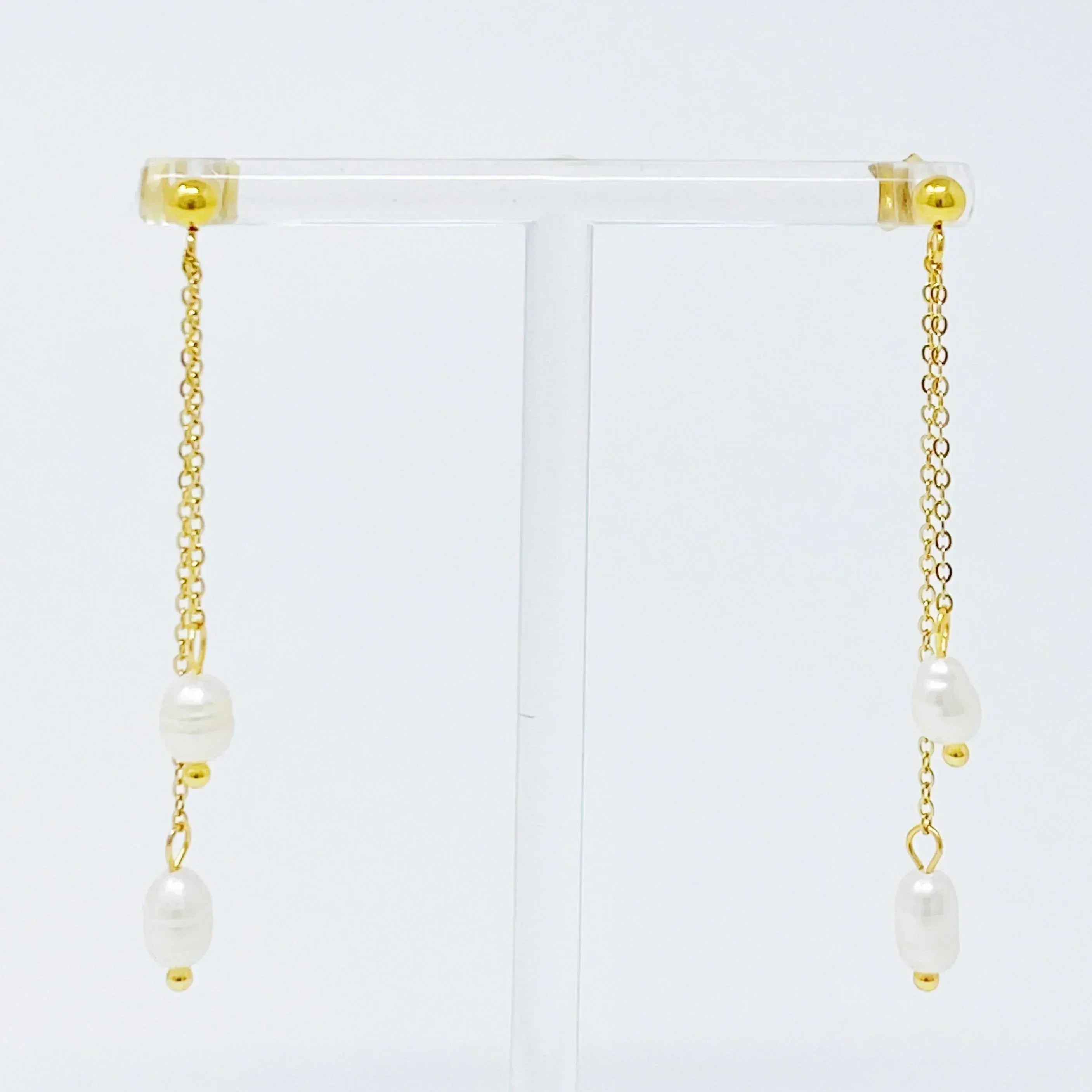 Perles d'eau douce sur boucles d'oreilles pendantes