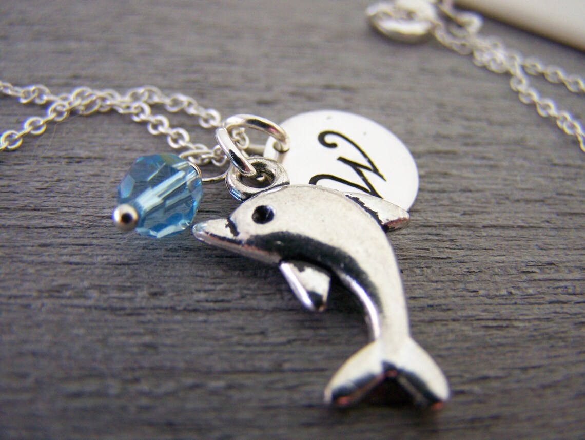 Collier Dauphin Personnalisé – Chaîne en Argent Sterling avec Pierre de Naissance et Initiale