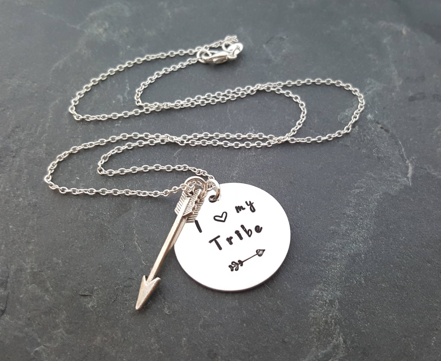 Collier « I Love My Tribe » – Bijou Estampillé à la Main en Aluminium et Argent Sterling