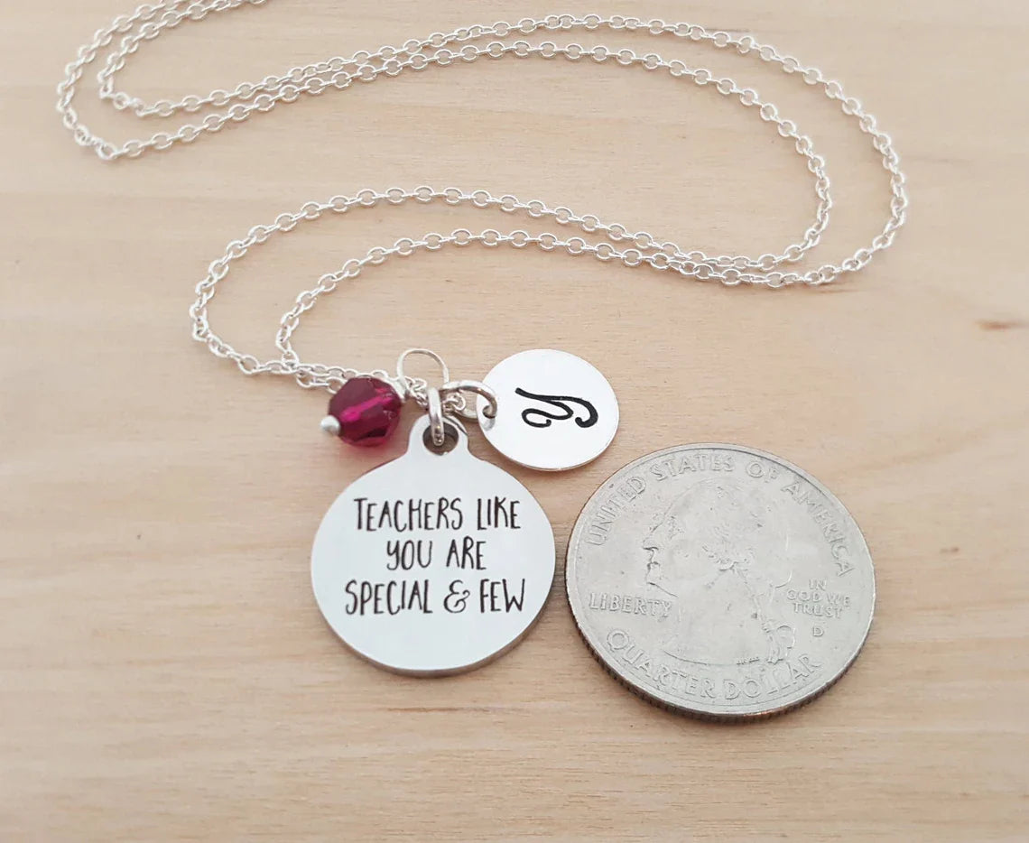 Collier « Les professeurs comme vous sont rares et précieux » – Breloque en acier inoxydable avec chaîne en argent sterling, pierre de naissance et initiale