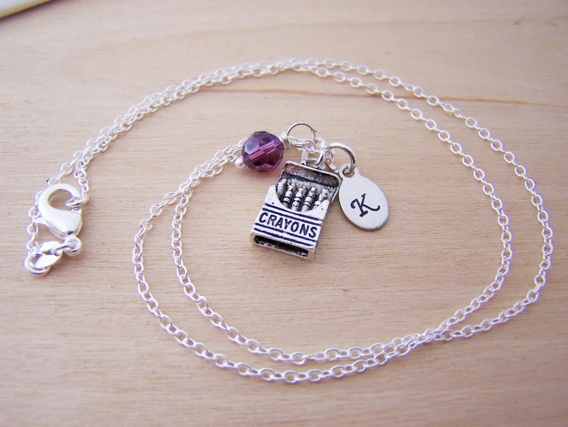 Collier Crayon Personnalisé – Chaîne en Argent Sterling avec Pierre de Naissance et Initiale