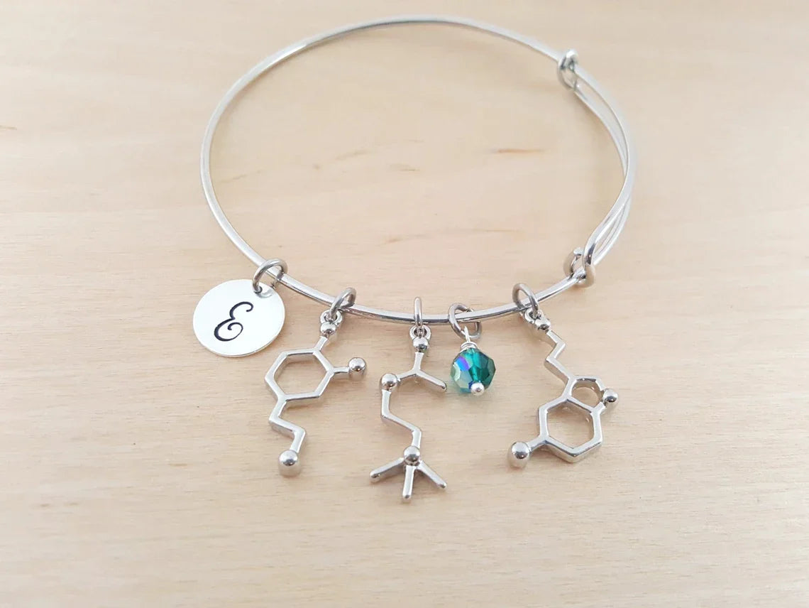 Bracelet neurotransmetteur sérotonine – Jonc ajustable avec pierre de naissance et initiale