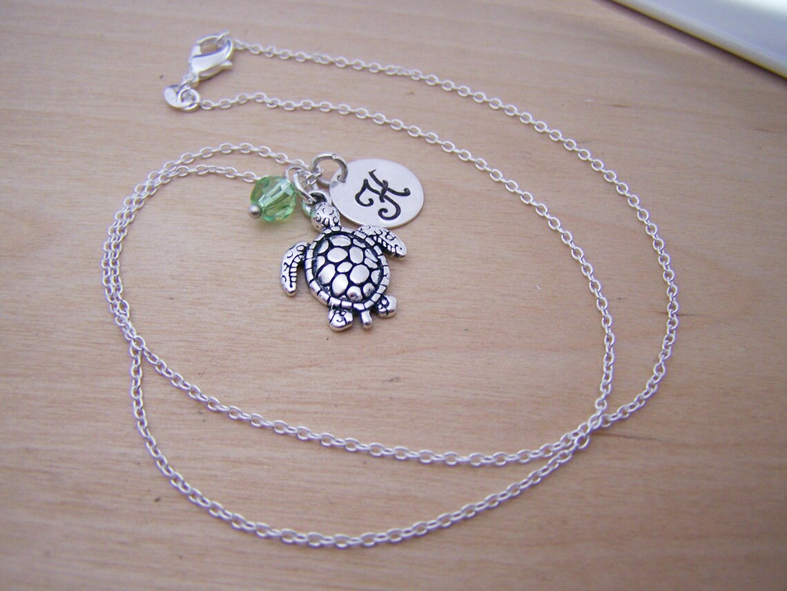 Collier Tortue de Mer – Argent Sterling avec Pierre de Naissance et Breloque Initiale