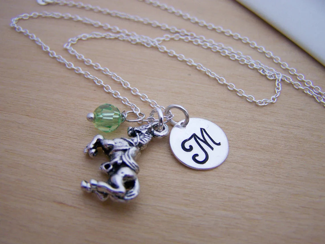 Collier cheval personnalisé – Chaîne en argent sterling avec pierre de naissance et initiale
